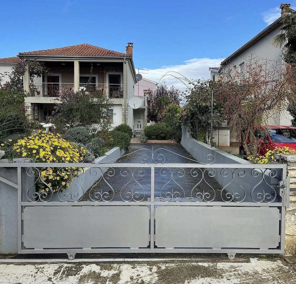Mediterranes Apartment Mit Grillbereich, Liegen Im Garten, Privatparkplatz, Wifi Rovinj Croatia